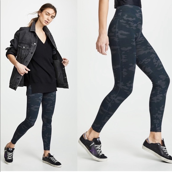 Spanx | Look At Me Now Seamless Leggings in Black Camo M - Picture 7 of 7
